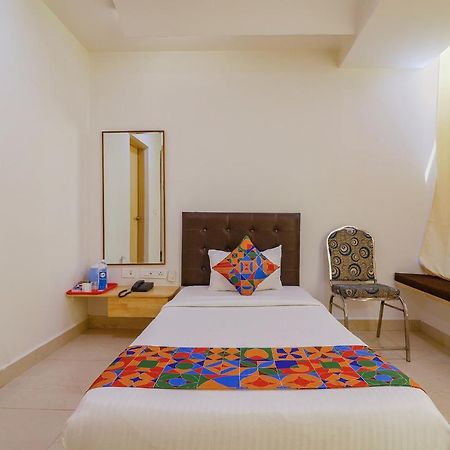 Fabhotel Aamantran & Banquet Halls - Nr Rtc X Roads Metro Station Hyderabad Exteriör bild