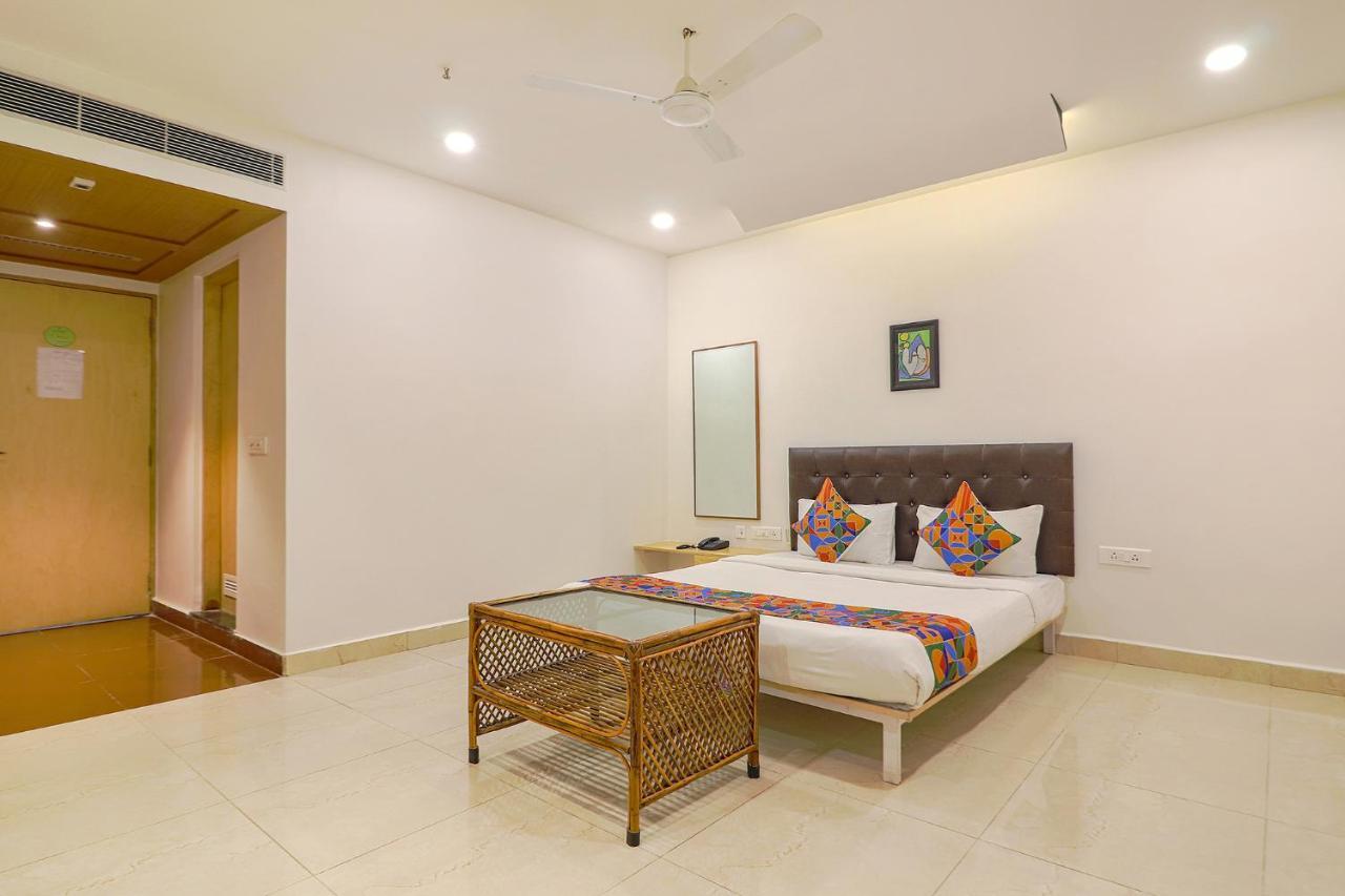 Fabhotel Aamantran & Banquet Halls - Nr Rtc X Roads Metro Station Hyderabad Exteriör bild