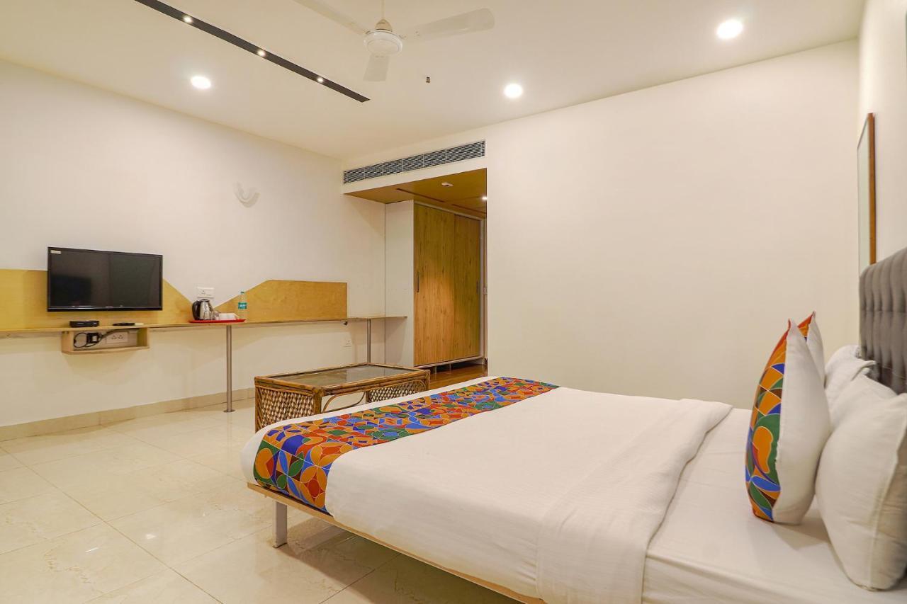 Fabhotel Aamantran & Banquet Halls - Nr Rtc X Roads Metro Station Hyderabad Exteriör bild