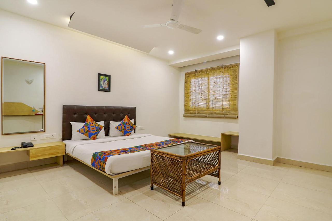 Fabhotel Aamantran & Banquet Halls - Nr Rtc X Roads Metro Station Hyderabad Exteriör bild