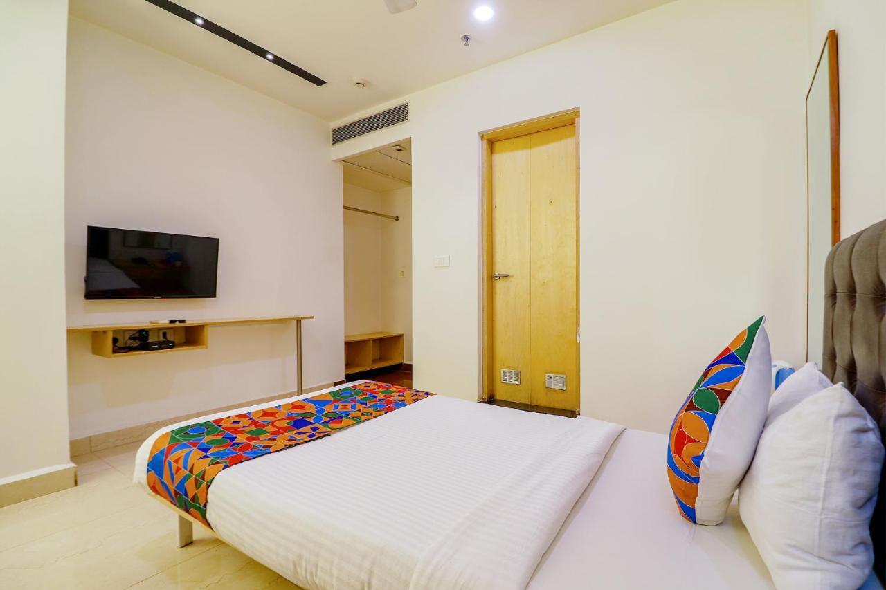Fabhotel Aamantran & Banquet Halls - Nr Rtc X Roads Metro Station Hyderabad Exteriör bild