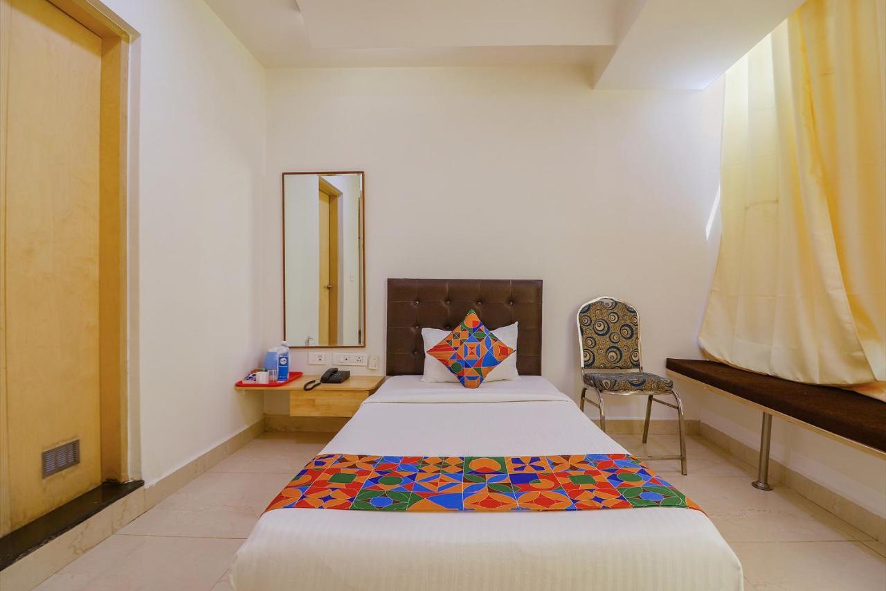 Fabhotel Aamantran & Banquet Halls - Nr Rtc X Roads Metro Station Hyderabad Exteriör bild