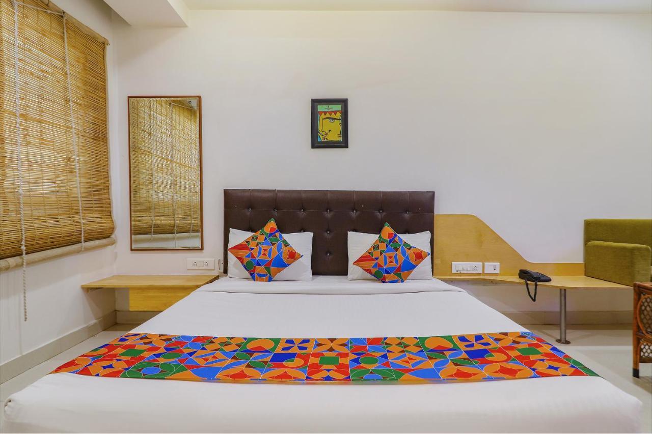 Fabhotel Aamantran & Banquet Halls - Nr Rtc X Roads Metro Station Hyderabad Exteriör bild