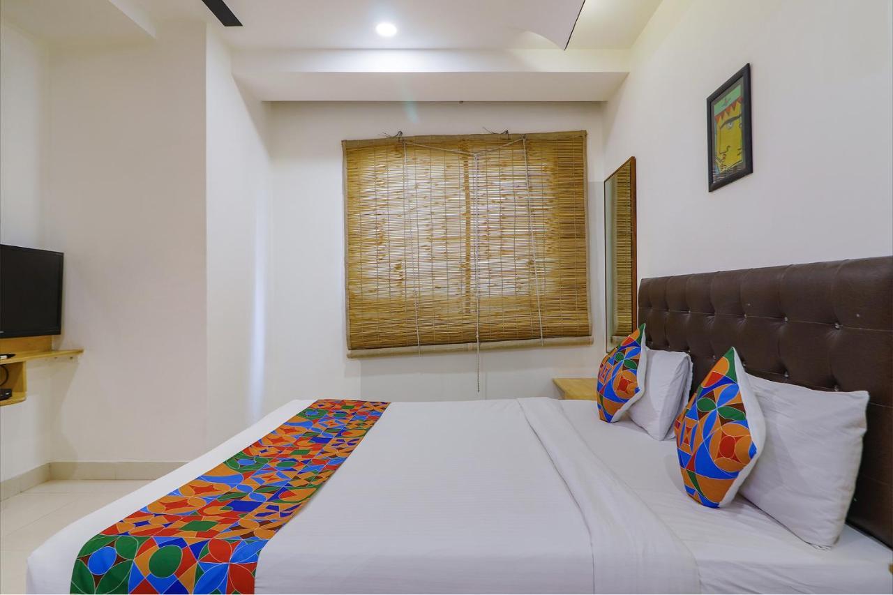 Fabhotel Aamantran & Banquet Halls - Nr Rtc X Roads Metro Station Hyderabad Exteriör bild