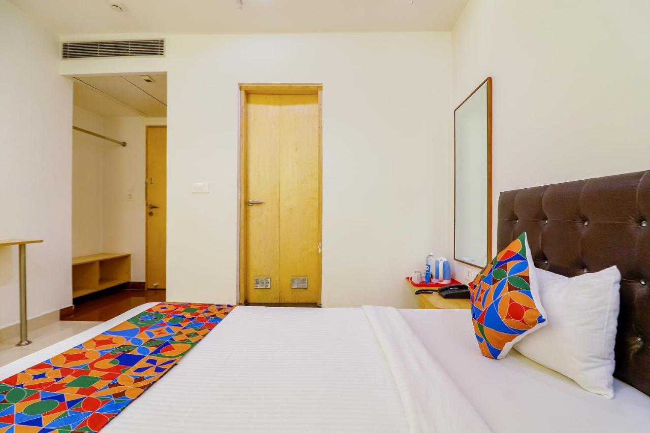 Fabhotel Aamantran & Banquet Halls - Nr Rtc X Roads Metro Station Hyderabad Exteriör bild