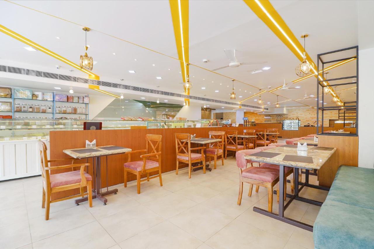 Fabhotel Aamantran & Banquet Halls - Nr Rtc X Roads Metro Station Hyderabad Exteriör bild