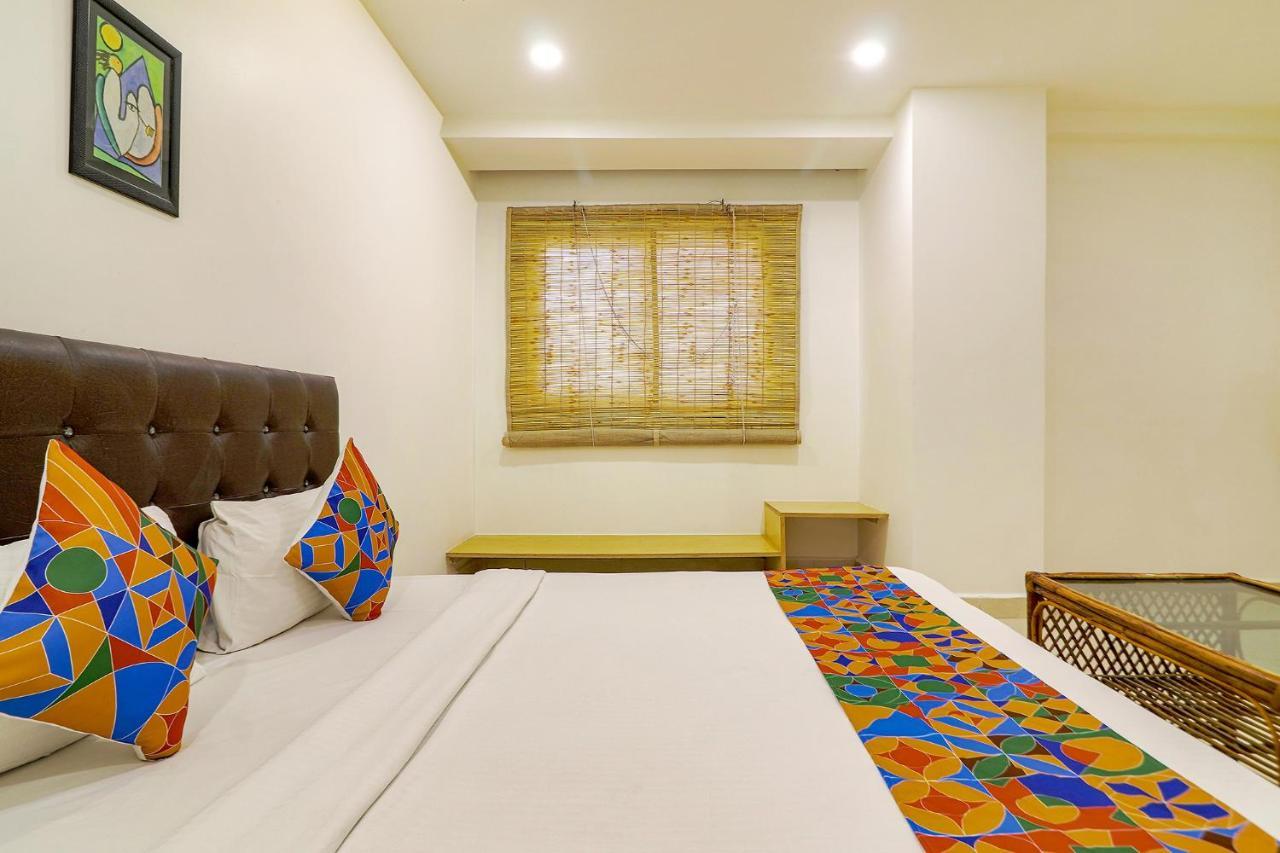 Fabhotel Aamantran & Banquet Halls - Nr Rtc X Roads Metro Station Hyderabad Exteriör bild
