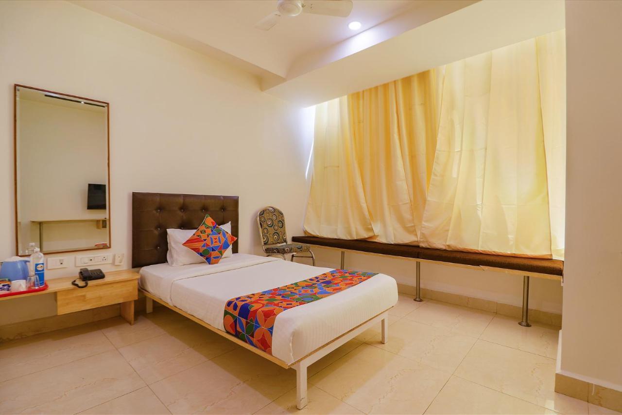 Fabhotel Aamantran & Banquet Halls - Nr Rtc X Roads Metro Station Hyderabad Exteriör bild