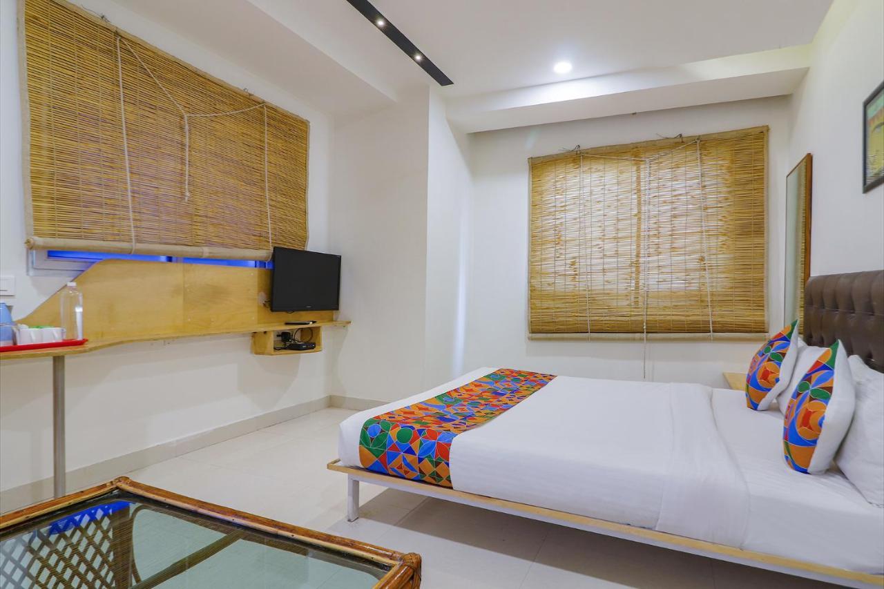 Fabhotel Aamantran & Banquet Halls - Nr Rtc X Roads Metro Station Hyderabad Exteriör bild